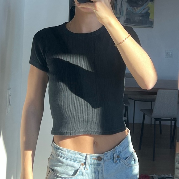 Brandy Melville black fitted t shirt - Picture 2 of 2